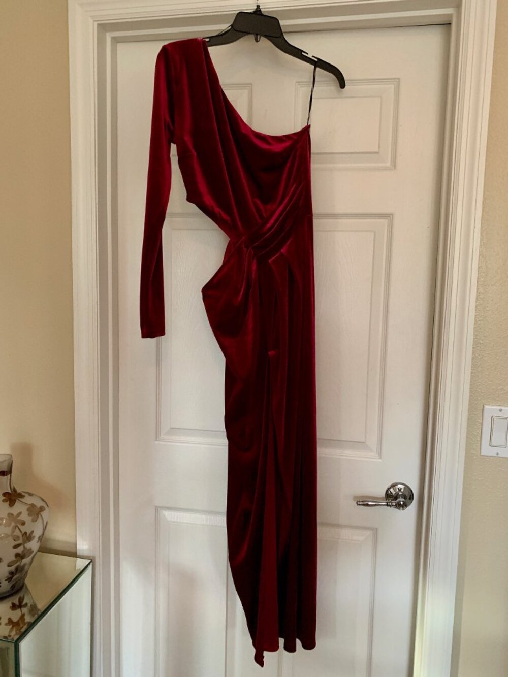Symphony One-Shoulder Asymmetric Velvet Gown Size M.